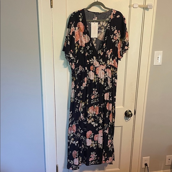BloomChic Black Floral Maxi Dress Womens 18 NWT - Picture 1 of 9